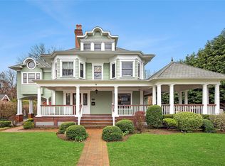332 Carpenter Ave, Sea Cliff, NY 11579