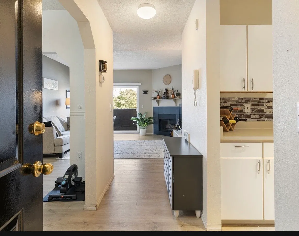2 bed, 1123 sqft, $2,400 — Photo 1