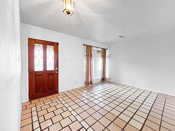 5th image of 4308 Meadow Glenn Drive