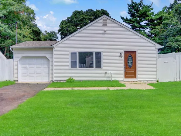 75 Casement Avenue, Central Islip, NY 11722