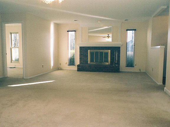5th image of 8609 Peppertree Ln