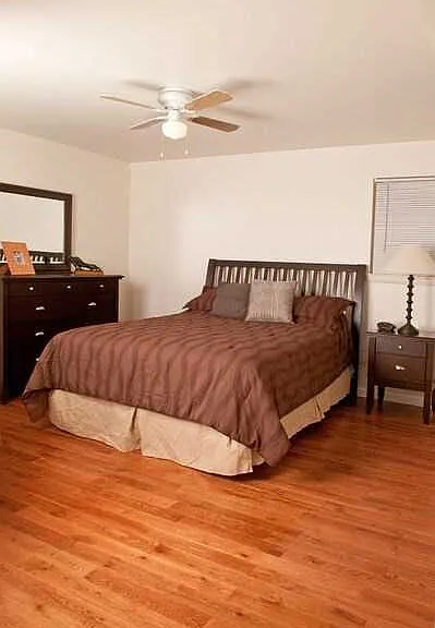 Jamestown Square Apartments — Photo 14
