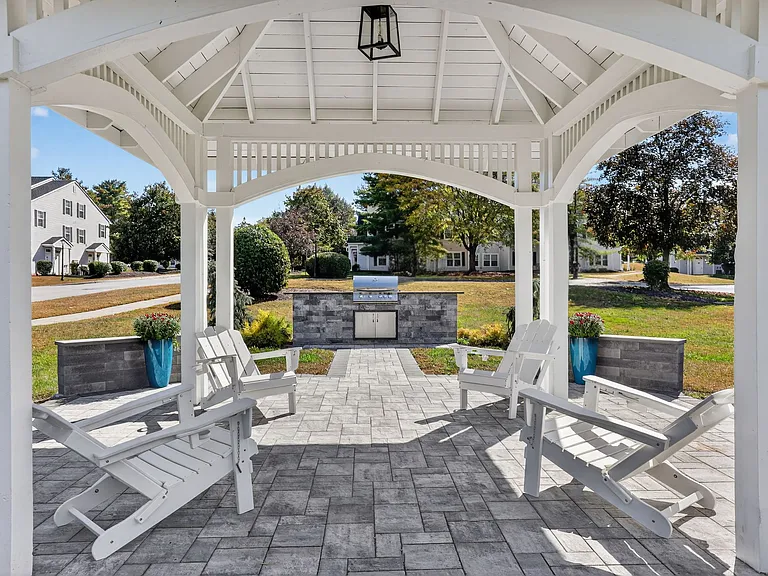 Welcome to Vista Point Apartments, where modern living meets serene outdoor spaces. Enjoy picturesque views and inviting amenities designed for your comfort. Don't miss outschedule a visit today and see why Vista Point is the perfect place to call home!