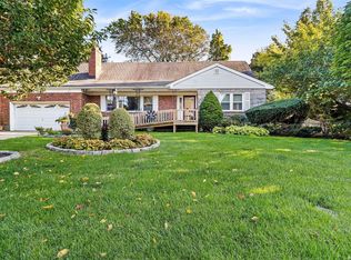 468 Warren St, Westbury, NY 11590