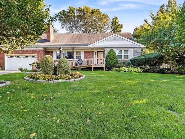 468 Warren Street, Westbury, NY 11590