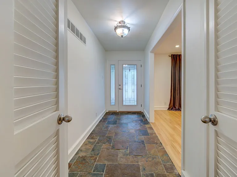 10602 Tioga Ct — Photo 9