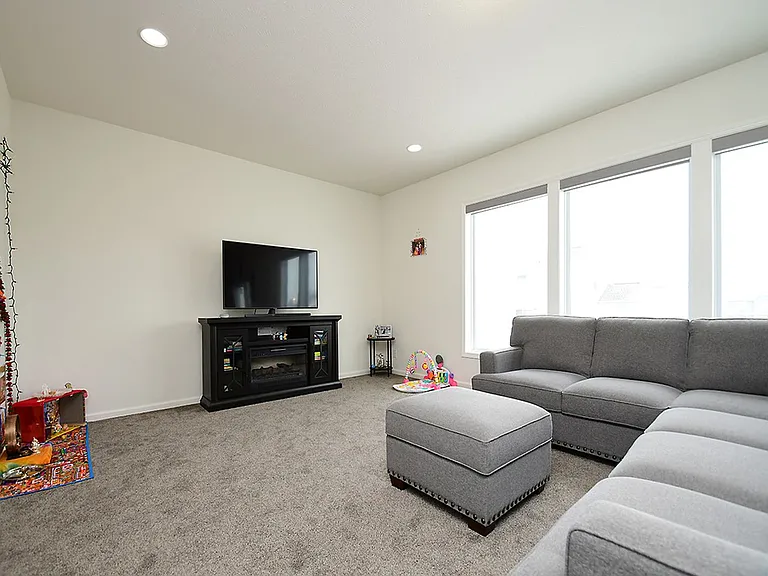4918 N 209th Ave — Photo 5