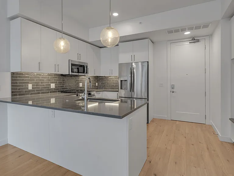 1212 Demonbreun St #810 — Photo 9