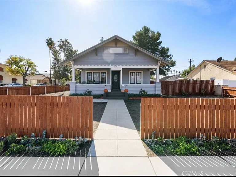 529 E Latham Ave — Photo 1