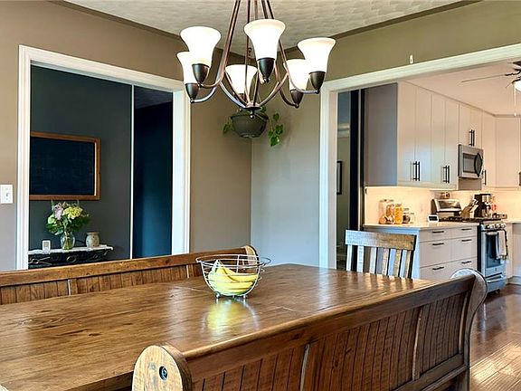 4th image of 10 Baltic Cir
