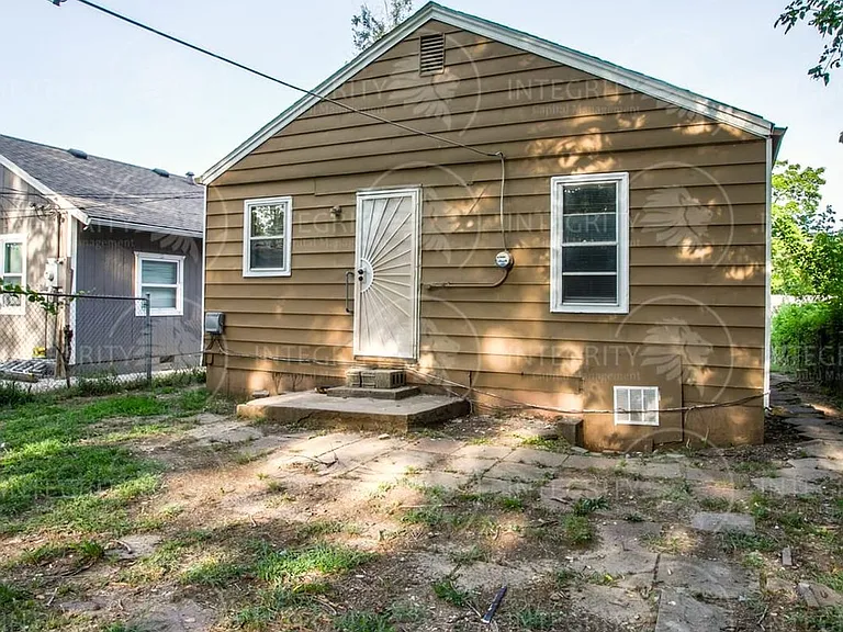 4411 S Benton Ave — Photo 6