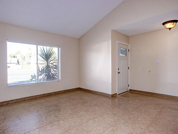 4th image of 4911 E Columbine Dr