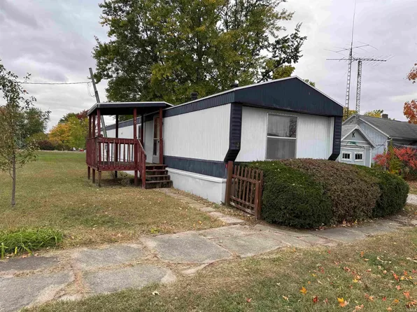 102 N Market St, Royal Center, IN 46978