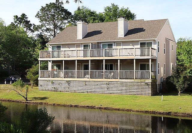 Large Deck overlooking Pond