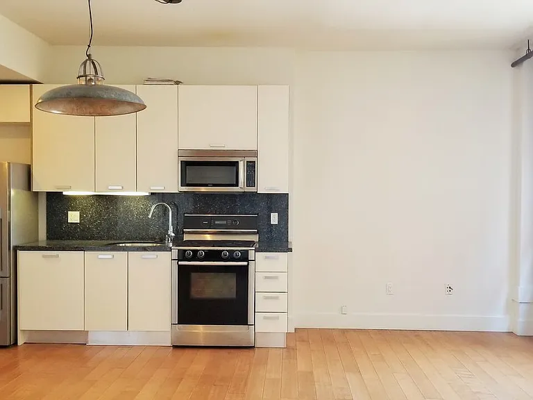 460 S Spring St #908 — Photo 6