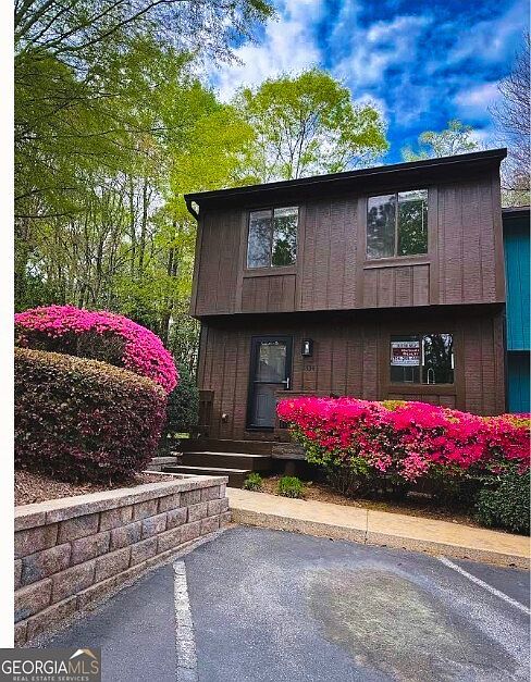 1st image of 134 Fernbanks Ct