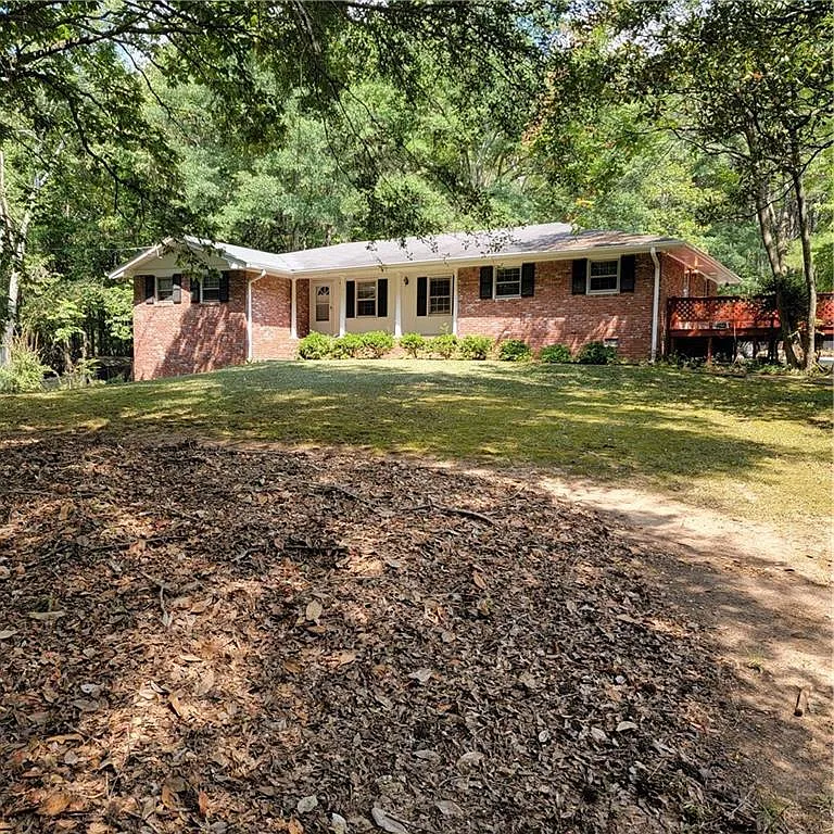 3 bed, 2.0 bath, 2001 sqft, $1,995 — Photo 3