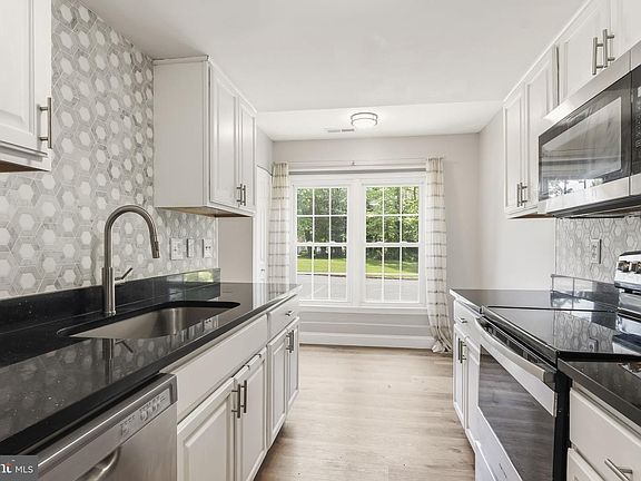 4th image of 1418 Foxwood Ct