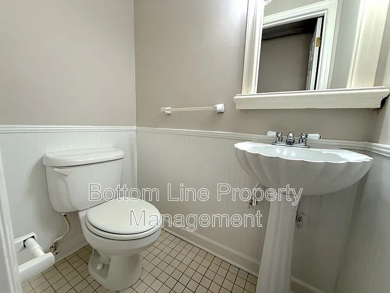 2 bed, 1.5 bath, 992 sqft, $1,795 — Photo 4