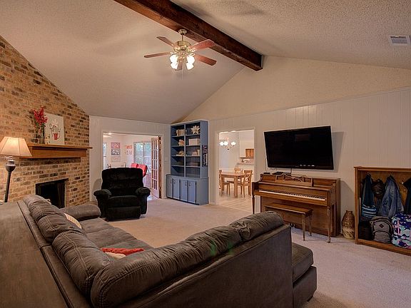 3rd image of 203 Basswood St