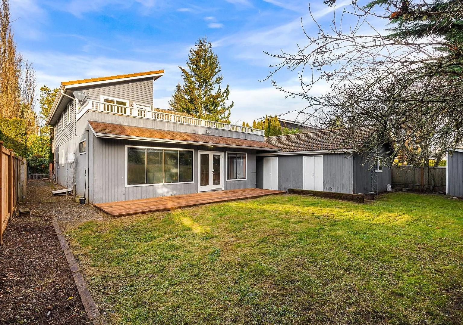 Wonderful 3BD Finn Hill Home in Kirkland with Garage! — Photo 2