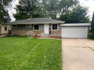 1869 Oxford St N, Roseville, MN 55113