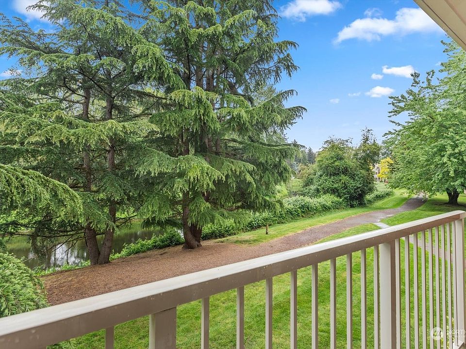 1st image of 7422 W Lake Sammamish Parkway NE #1-206
