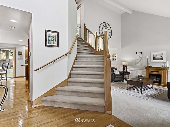 4th image of 16421 88th Avenue Ct E