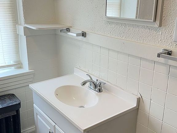4th image of 210 S Weber St APT 2