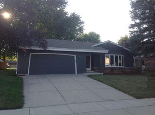 1209 River Park Cir W, Mukwonago, WI 53149