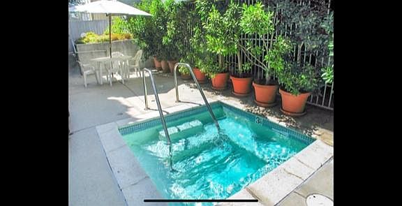 3rd image of 11083 Camarillo St