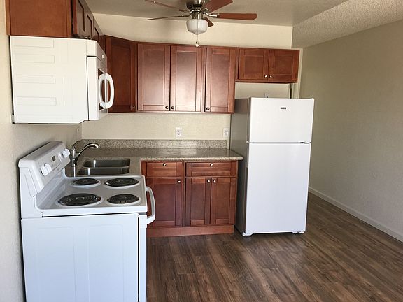 Kitchen with ceiling fan & light