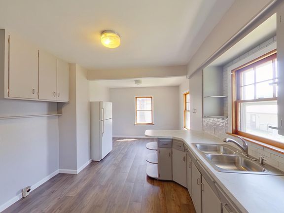 5th image of 608 NE 2nd St