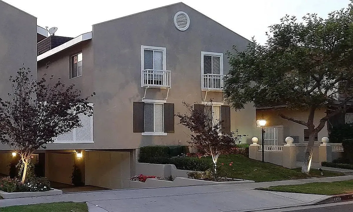 2 bed, 2.5 bath, 1225 sqft, $3,195 — Photo 1