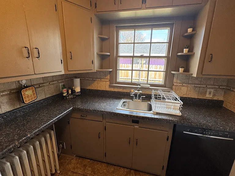 418 Iowa St — Photo 13