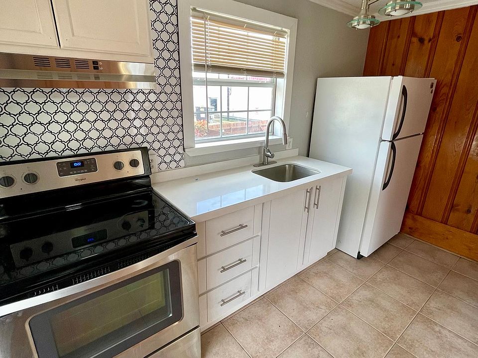 1st image of 204 N 12th St