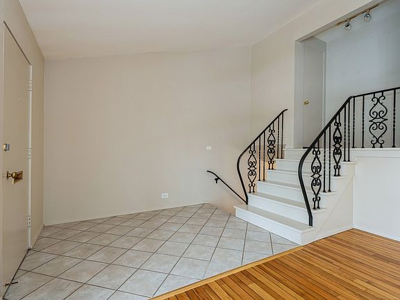 2nd image of 719 Carriage Hill Dr