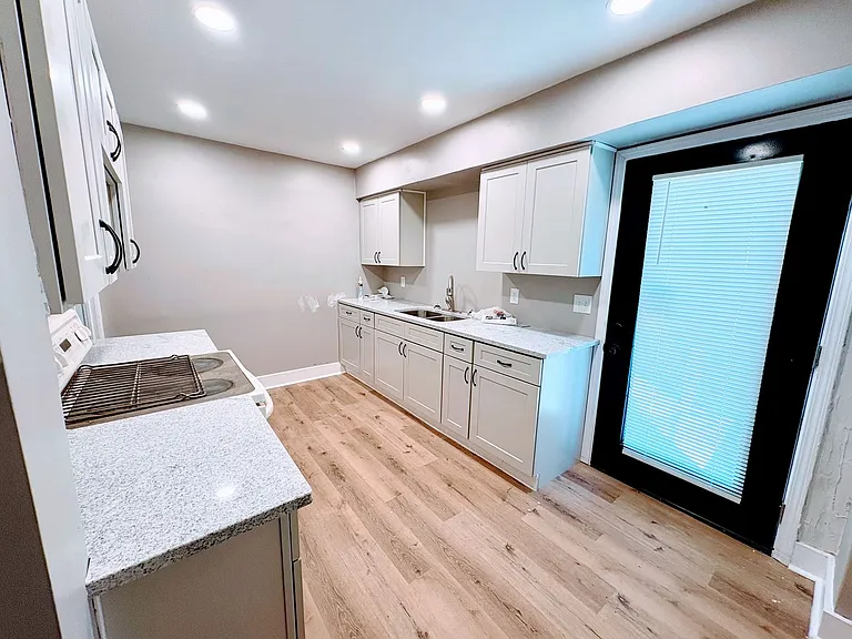 1423 Weyler Ave — Photo 5