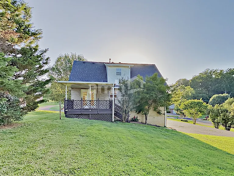 403 Woodlands Dr — Photo 14