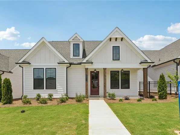 1036 Eastman Ct, Hoschton, GA 30548