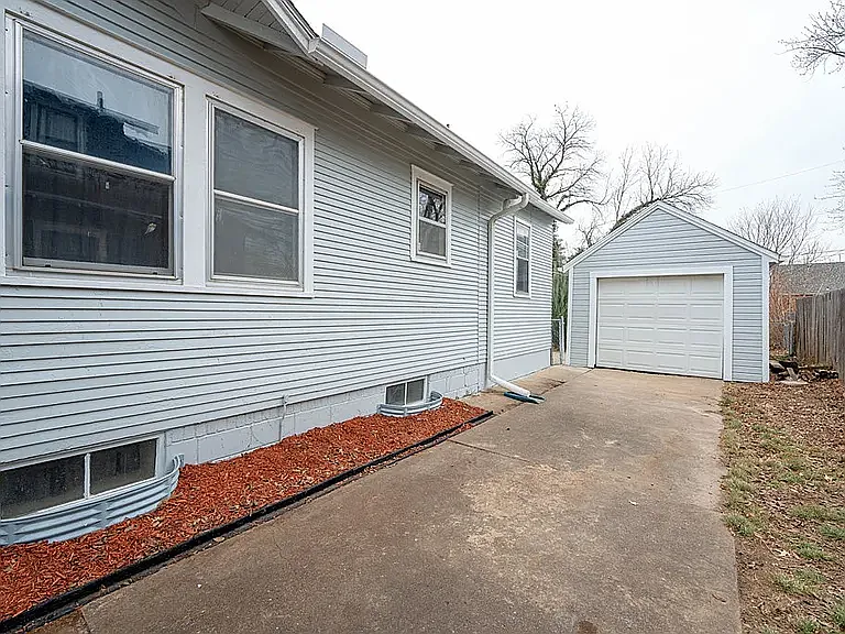 3 bed, 940 sqft, $1,395 — Photo 2