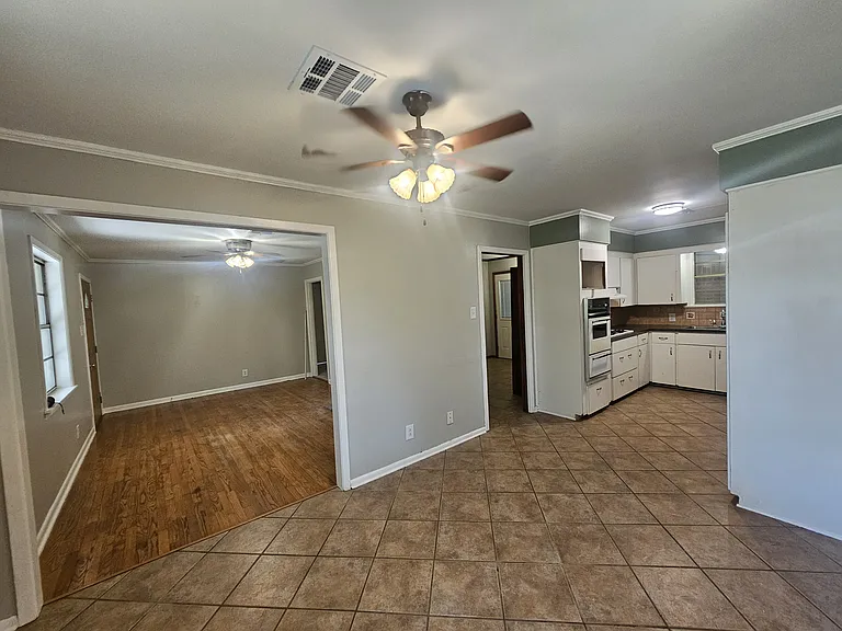 114 Fairlane Dr — Photo 2