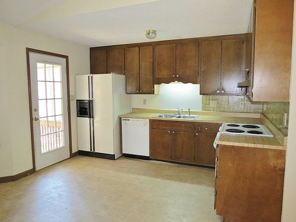 3rd image of 1877 Greentree Pkwy
