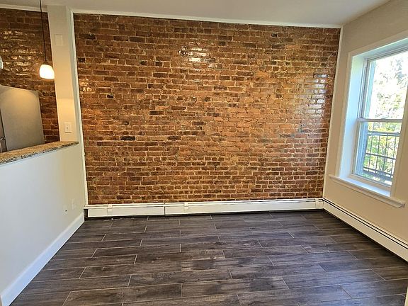4th image of 938 W Side Ave #501
