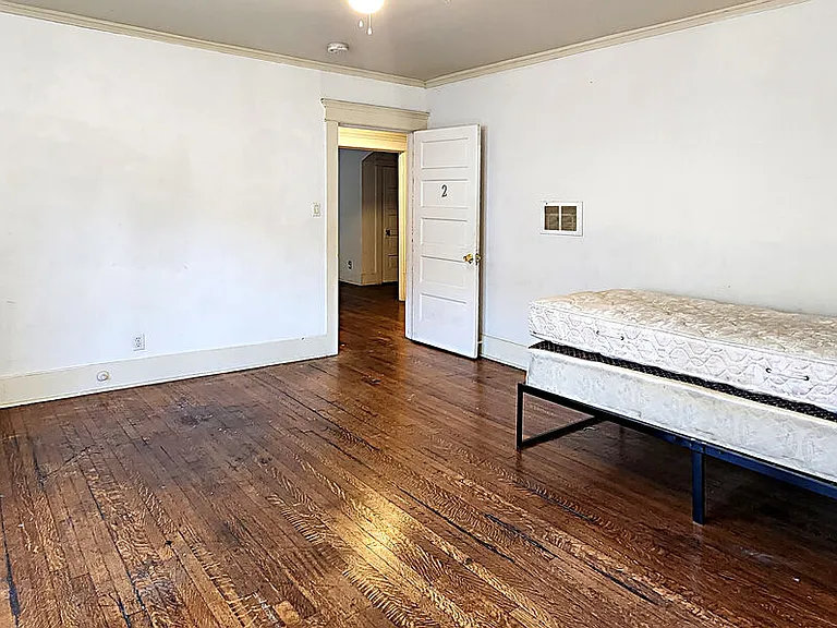 1130 S Hoover St — Photo 13