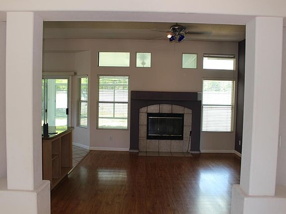 5th image of 329 Farmington Cir