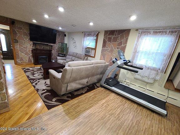 5th image of 322 Oder Ave