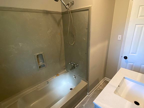 5th image of 222 Horn Cir