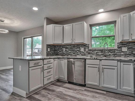 5th image of 2222 Grove Oaks Ct