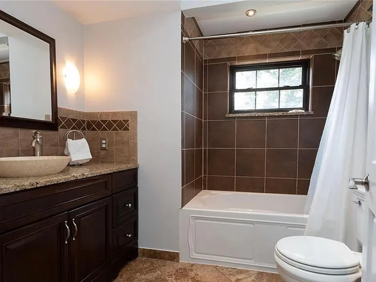 256 Castle Dr — Photo 17